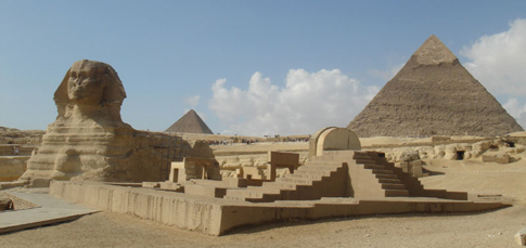 Пирамиды и Сфинкс в долине Гиза - окресности Каира